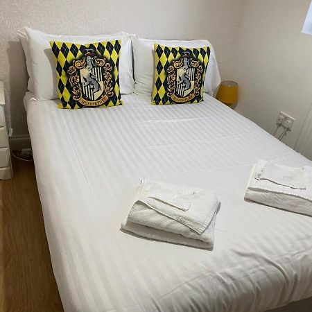 อพาร์ตเมนต์ 3 ห้องนอน 1 ห้องน้ำส่วนตัว ขนาด 1000 ตร.ม. – วัตฟอร์ด Apartment ภายนอก รูปภาพ