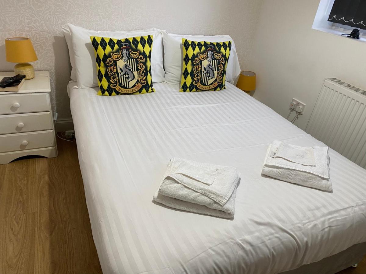 อพาร์ตเมนต์ 3 ห้องนอน 1 ห้องน้ำส่วนตัว ขนาด 1000 ตร.ม. – วัตฟอร์ด Apartment ภายนอก รูปภาพ